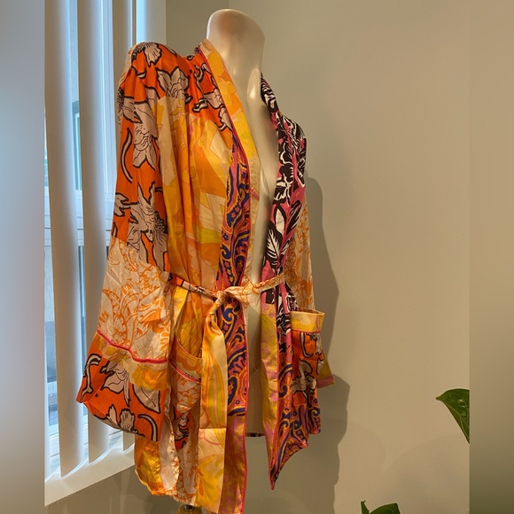 ✨SOLD✨Kimono & shorts set - Picture 7 of 10